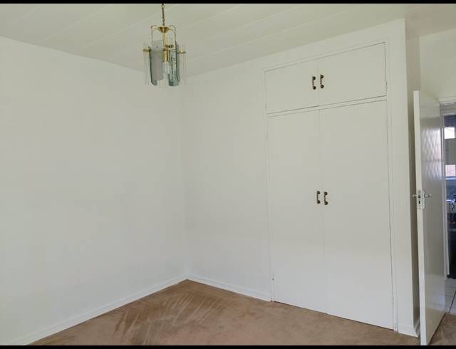 2 BEDROOM FLAT FOR SALE IN KEMPTON PARK EXT 5